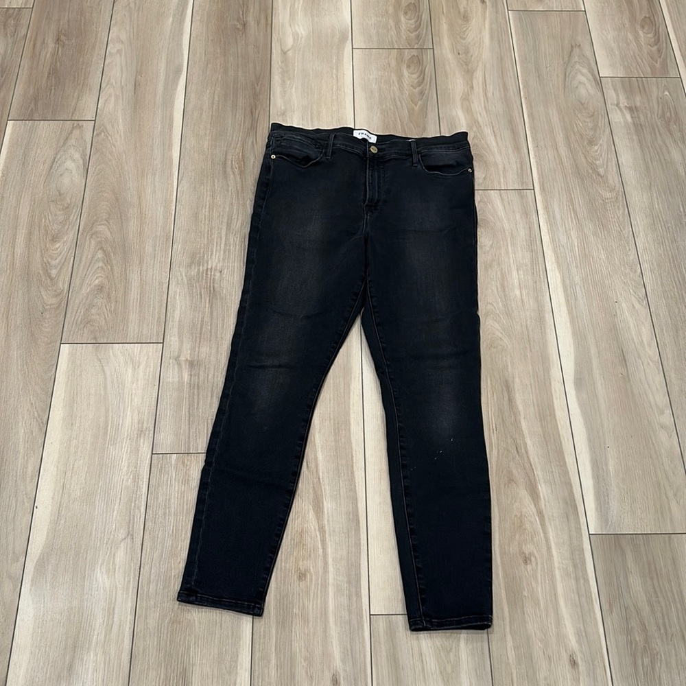 EUC Women’s Nordstrom’s FRAME Brand Size 32 Stretch Gray Black Distressed Jeans